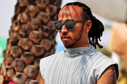 Hamilton lijkt het niet helemaal eens met Mercedes: 'Toen kwam ik erachter'