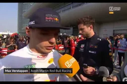 Verstappen voor de camera bij Jack Plooij na GP China