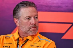 Brown s'en prend à Verstappen après l'incident avec Norris : "20 secondes, ce n'est pas assez".