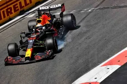 Wat suggereert Verstappen hier met zijn bericht over de boordradio na crash?