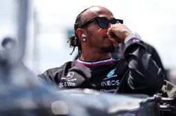 Hamilton lacht na podiumplek: 'Dit komt door het publiek!'