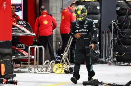 Hamilton sees gloom: 'The car is really not good'