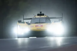 Enorme incidente al buio alla 24 Ore di Daytona, dramma per un concorrente