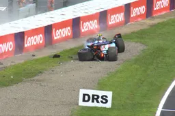 Sargeant crashes into the wall: Japanese GP qualifying briefly halted