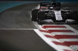 Terugkijken: Enorme crash Kvyat in AlphaTauri tijdens race op Silverstone