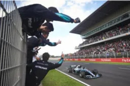 Lauda confident BOTH drivers will remain at Mercedes