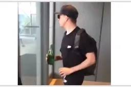 Raikkonen viert puntenfinish op traditionele wijze...