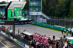 Verstappen indifferent about refreshing stage: "It should be me standing there"