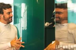 Aston Martin da la bienvenida a Alonso al equipo de F1 el primer día de 2023