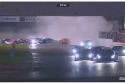 Totale chaos tijdens opwarmronde Ferrari Challenge!