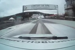 Video: Vol gas over Spa-Francorchamps in de sneeuw!
