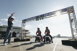 Verstappen en Albon gaan het gevecht aan op gemotoriseerde koelboxen