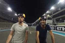 Max Verstappen en Daniel Ricciardo maken fietstocht over Yas Marina