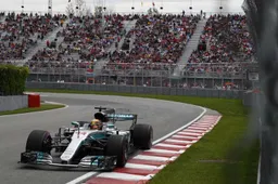 Lewis Hamilton evenaart pole position record van Senna!