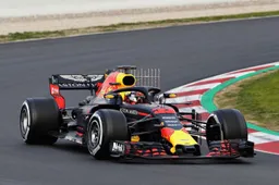 Verstappen verlaat het Circuit de Catalunya na brandstoflekkage RB14!
