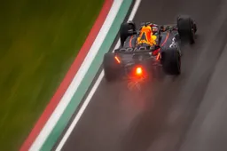 Verstappen imponeert in turbulente kwalificatie, Leclerc tweede