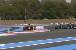 Watch: Verstappen makes mistake at the start, Hamilton takes the lead