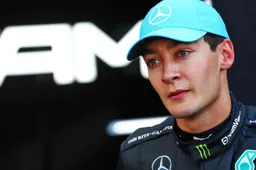 Russell se enfada: 'No le dejéis pasar porque es Max Verstappen'