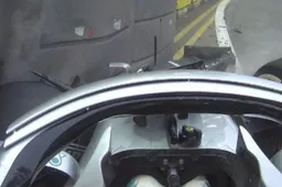 Rode vlag tijdens VT1: Valtteri Bottas schrijft zijn Mercedes met een schuiver af