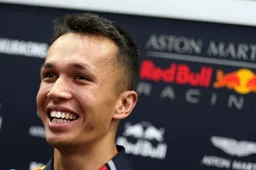 Albon oefende al flink op Singapore: "Maar in het echt heb ik geen resetknop!"