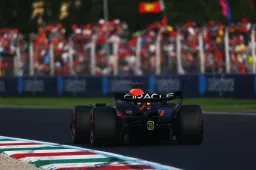 Kalff kritisch op Red Bull: 'Ze steunen Verstappen helemaal niet!'
