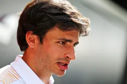 Sainz is het niet eens met Verstappen: ''Juist heel leuk om te zien''