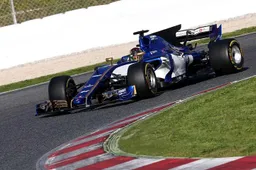 Waarom heeft Wehrlein geen Mercedes logo meer op zijn helm?
