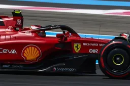 Carlos Sainz findet die Pace und führt die Zeitentabelle im FP2 an