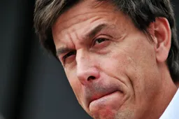Wolff kan er wel om lachen: “Zelfs met omgekeerde grid nog op pole!”