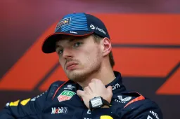 Verstappen acredita que Russell "poderia ter freado" para evitar o incidente