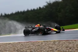 VT3 valt in het water: Korte sessie met Verstappen als snelste, crash Stroll