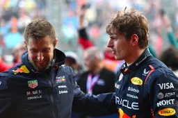 Verstappen laughs at remarkable fan whilst arriving for Chinese Grand Prix