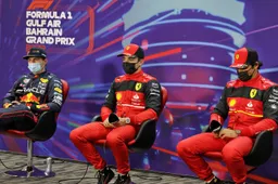 Verstappen neemt plaats naast oude teamgenoot tijdens persconferentie