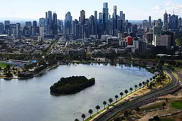 Melbourne open to rotating opening race after new F1 contract