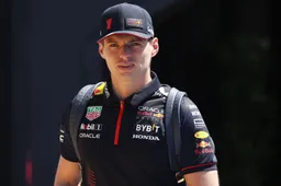 Herstelde Verstappen verschijnt op de paddock in Saoedi-Arabië