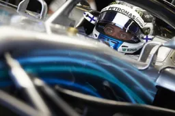Valtteri Botas laat zien in welke wagen hij zal instappen tijdens rallydebuut
