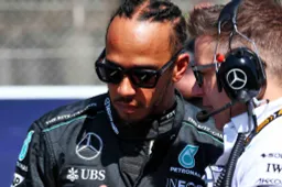 Hamilton verteidigt sich nach Frage zu Ferrari