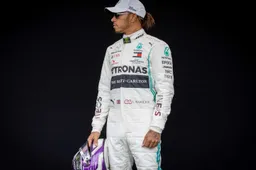 Mercedes veilt race-overalls coureurs, opmerkelijk verschil in waarde