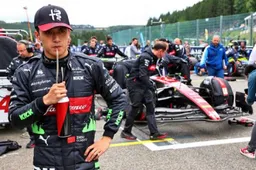 Zhou quiere quedarse en Alfa Romeo: "Mi representante está en conversaciones