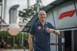 L'ancien patron de l'équipe de Verstappen s'en prend aux mécaniciens
