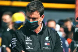 Wolff snapt kritiek op Hamilton niet: 'Waarom rijden ze zelf niet bij Mercedes?'