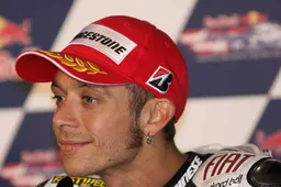 AWESOME! Valentino Rossi mag testen bij Mercedes!