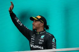 Imprensa internacional repercute chegada de Hamilton à Ferrari