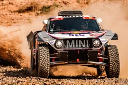 LIVE | Dakar etappe 1: Winnaar van vorig jaar verliest meteen héél veel tijd
