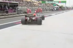 Ricciardo drift de pitbox uit tijdens kwalificatie China