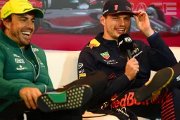Alonso werd gek van 'Maxplaining' Verstappen: 'Analyseerde zijn hele race'