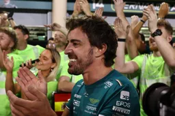 Voor het eerst in zijn carrière is het Alonso die als laatste lacht