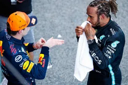 Verstappen achter Hamilton én Leclerc: 'Hij maakt die bochten niet zo kort'