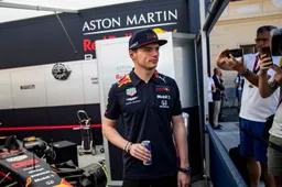 Max Verstappen naast het podium in 12h race door crash