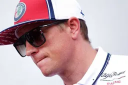 Kimi Raikkonen over zijn middelvinger: ''Ik wees naar de vliegtuigen''